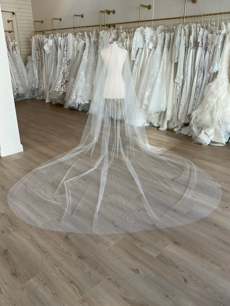 Erica Koesler - 2 tier raw edge veil