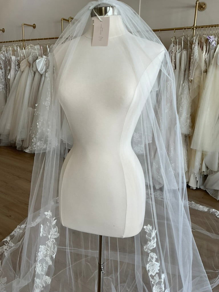 Estee Couture Lace Trim Veil