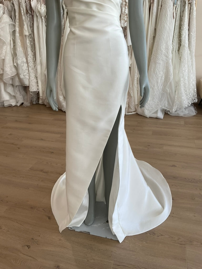 Flora Bridal - Yvonne w/ Cape (8)