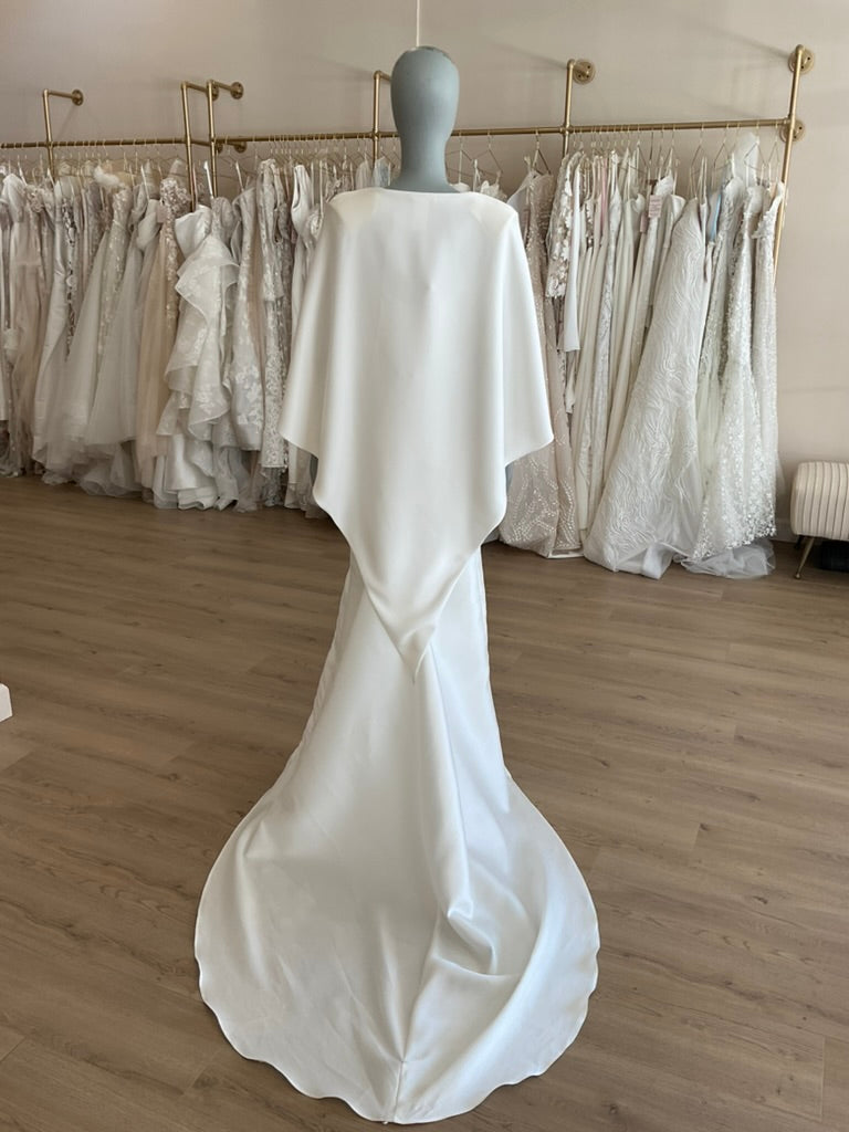 Flora Bridal - Yvonne w/ Cape (8)