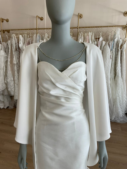 Flora Bridal - Yvonne w/ Cape (8)