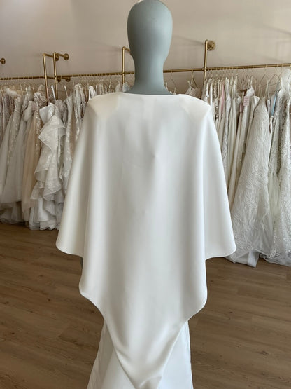 Flora Bridal - Yvonne w/ Cape (8)