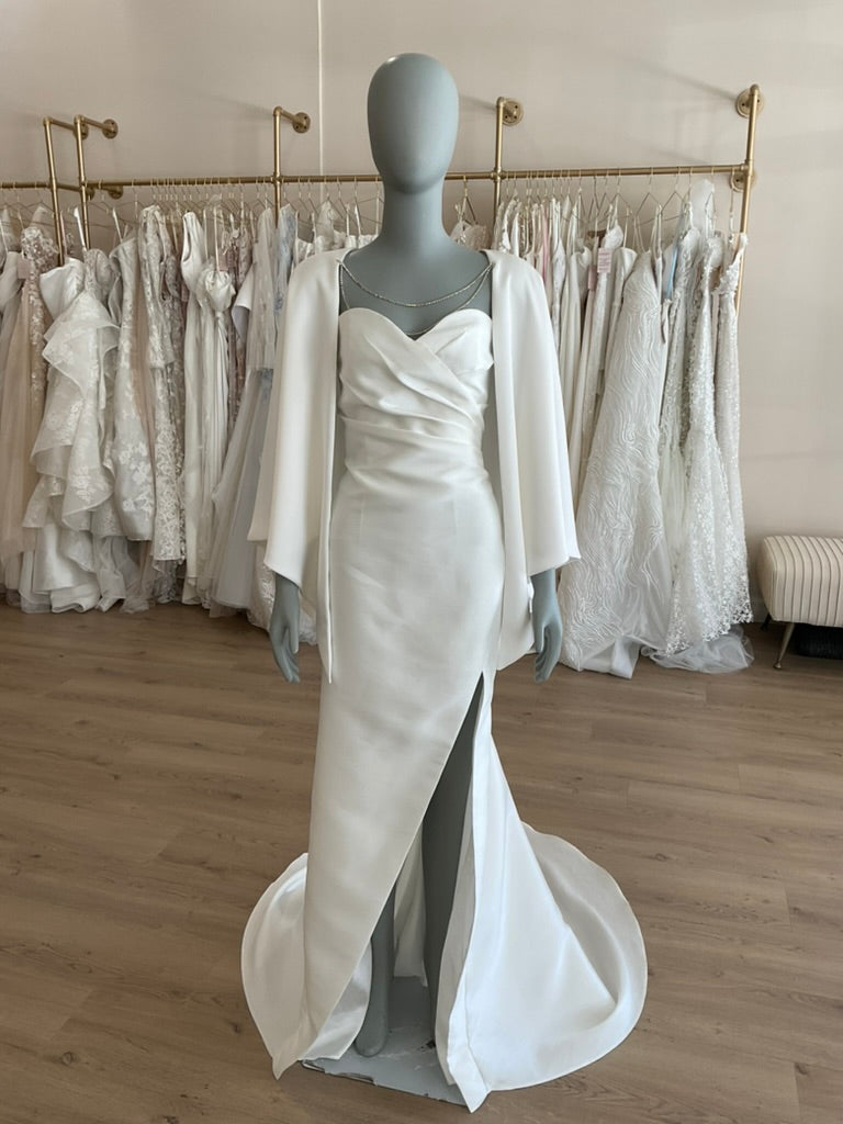 Flora Bridal - Yvonne w/ Cape (8)