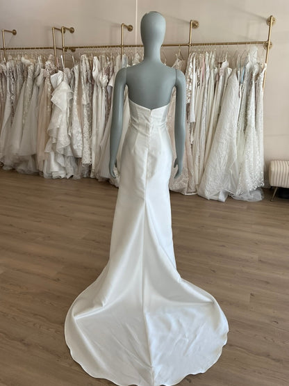 Flora Bridal - Yvonne w/ Cape (8)