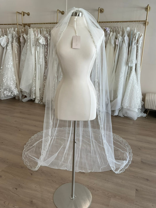 Custom - Floral Beaded Scalloped Edge Veil