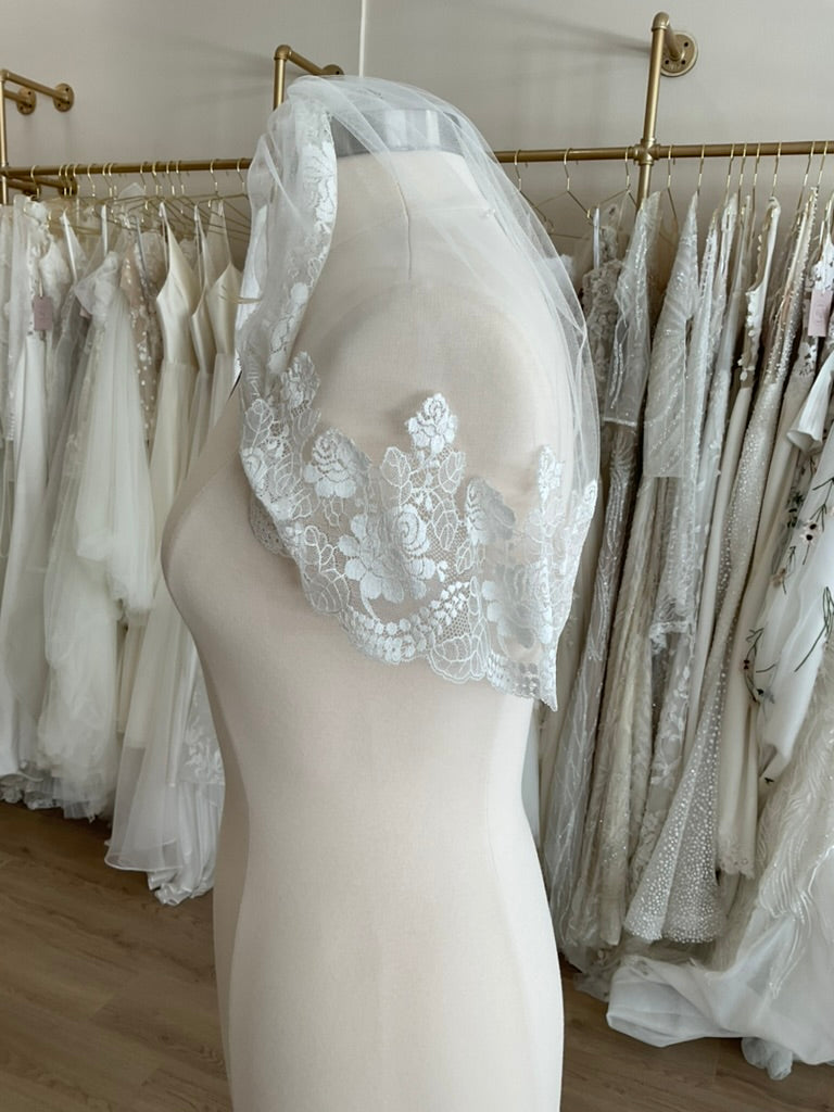 Cocoe Voci - French Lace Shoulder Veil