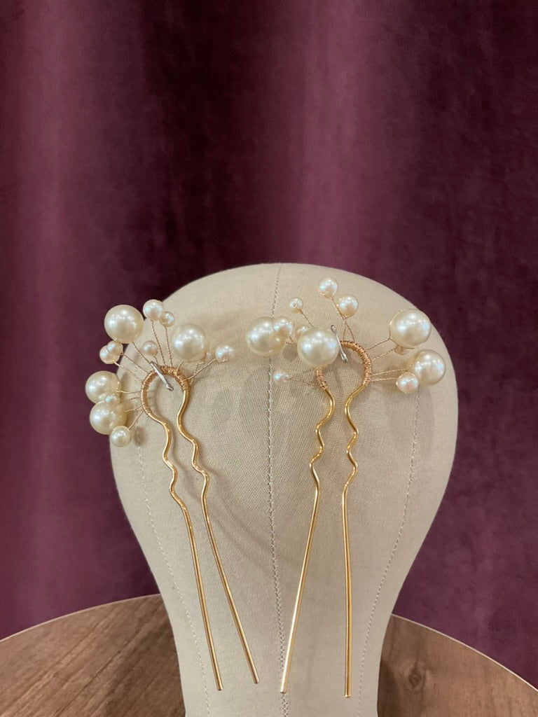 Cocoe Voci - Set of Two Atomic Ivory Pearl and Gold Hairpins