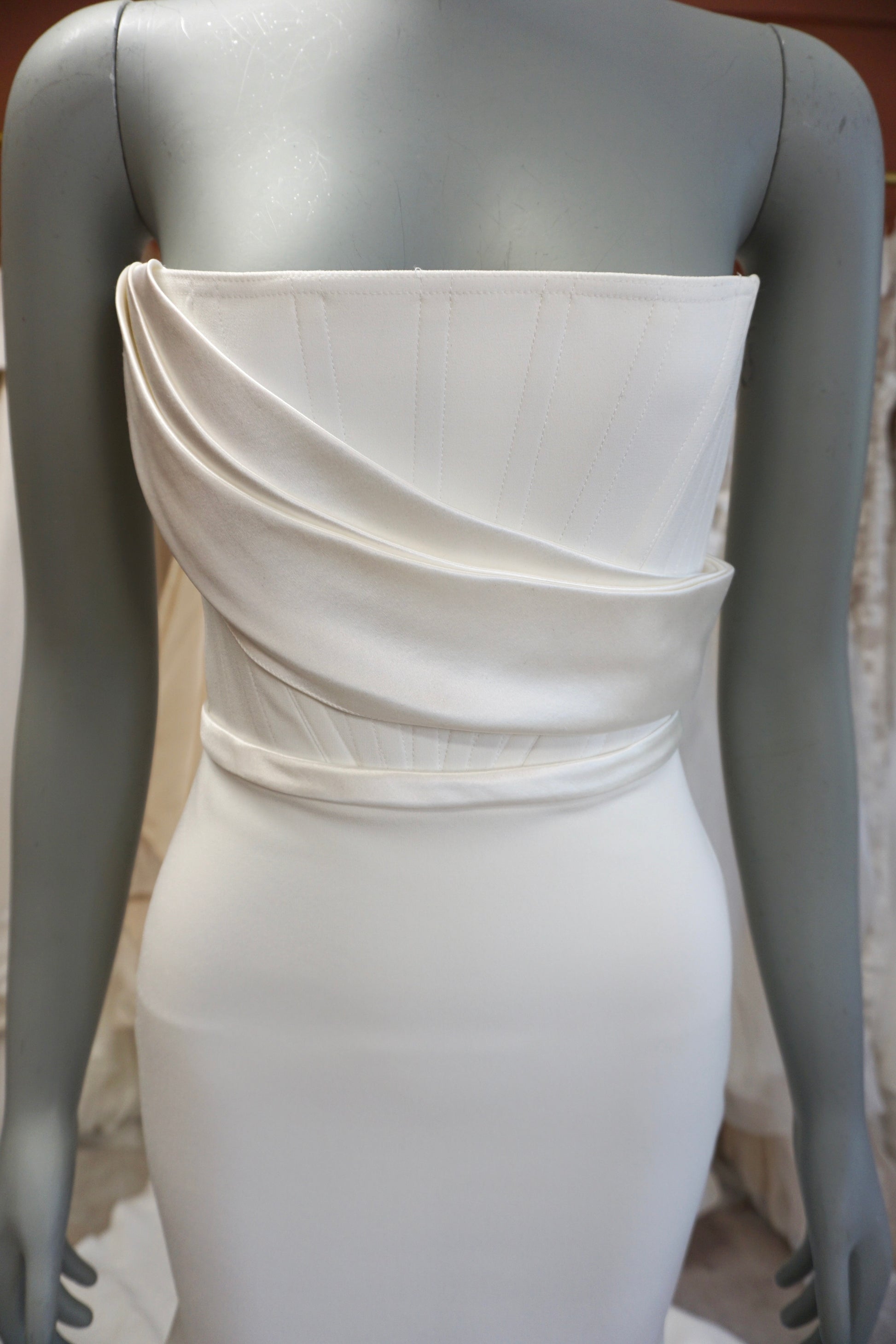Alex Perry Elyse Wedding Dress Save 30% - Stillwhite