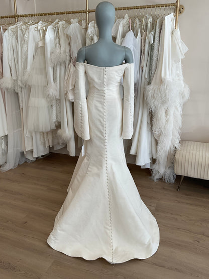 Steven Birnbaum Bridal - Solange w/cape (6)